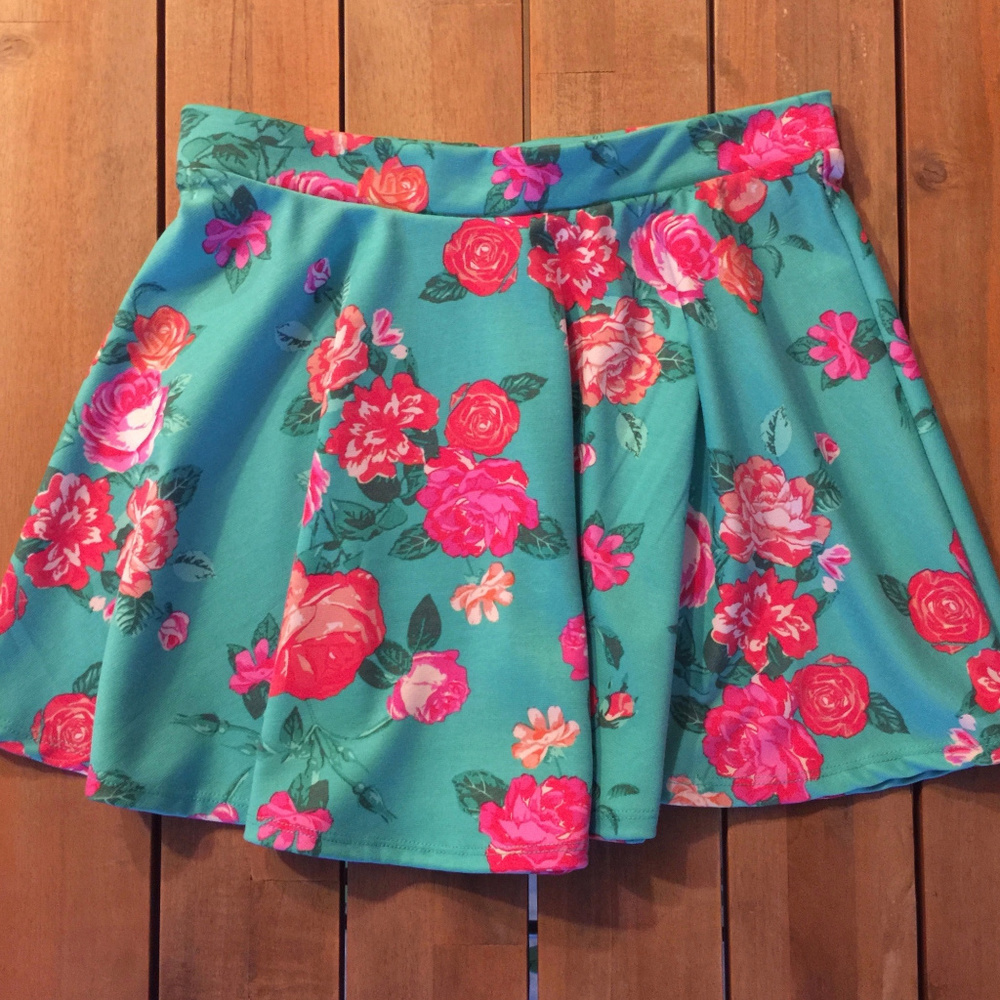 CUTE + RETRO ! AMBIANCE APPAREL . FLORAL SKATER SKIRT . BRIGHT HAPPY COLORS - Picture 7 of 8